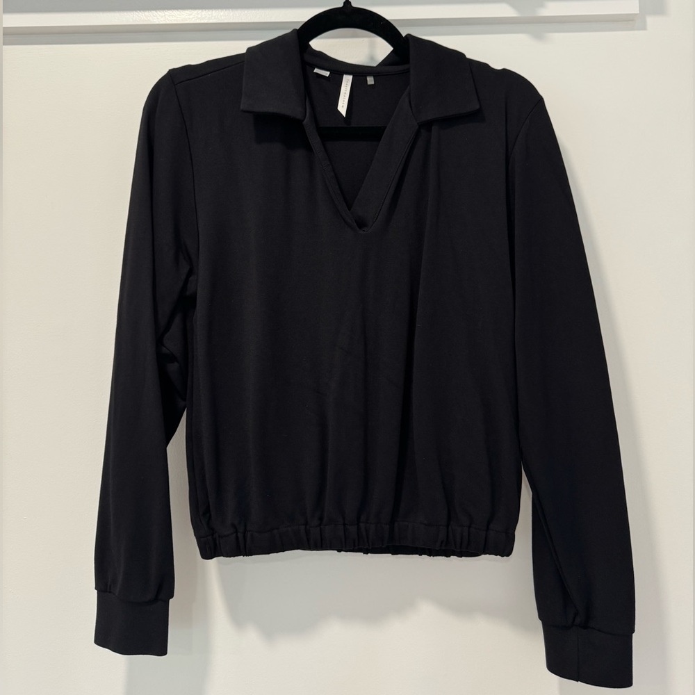 Travis Mathew Black Long Sleeve V‑Neck Pullover Blouse
